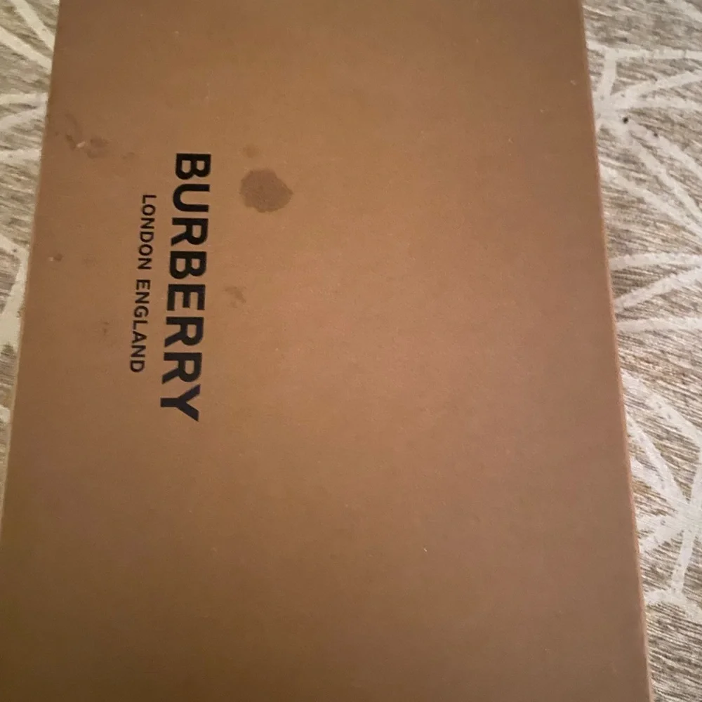 Burberry sneakers. Never worn - Picture 2 of 5